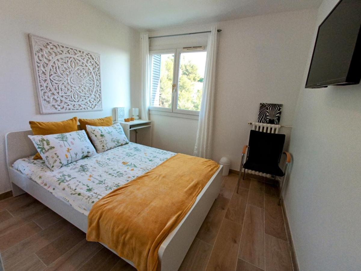 Private Room In Renovated Apartment - Tram 1 Min Walk Nice Exterior photo