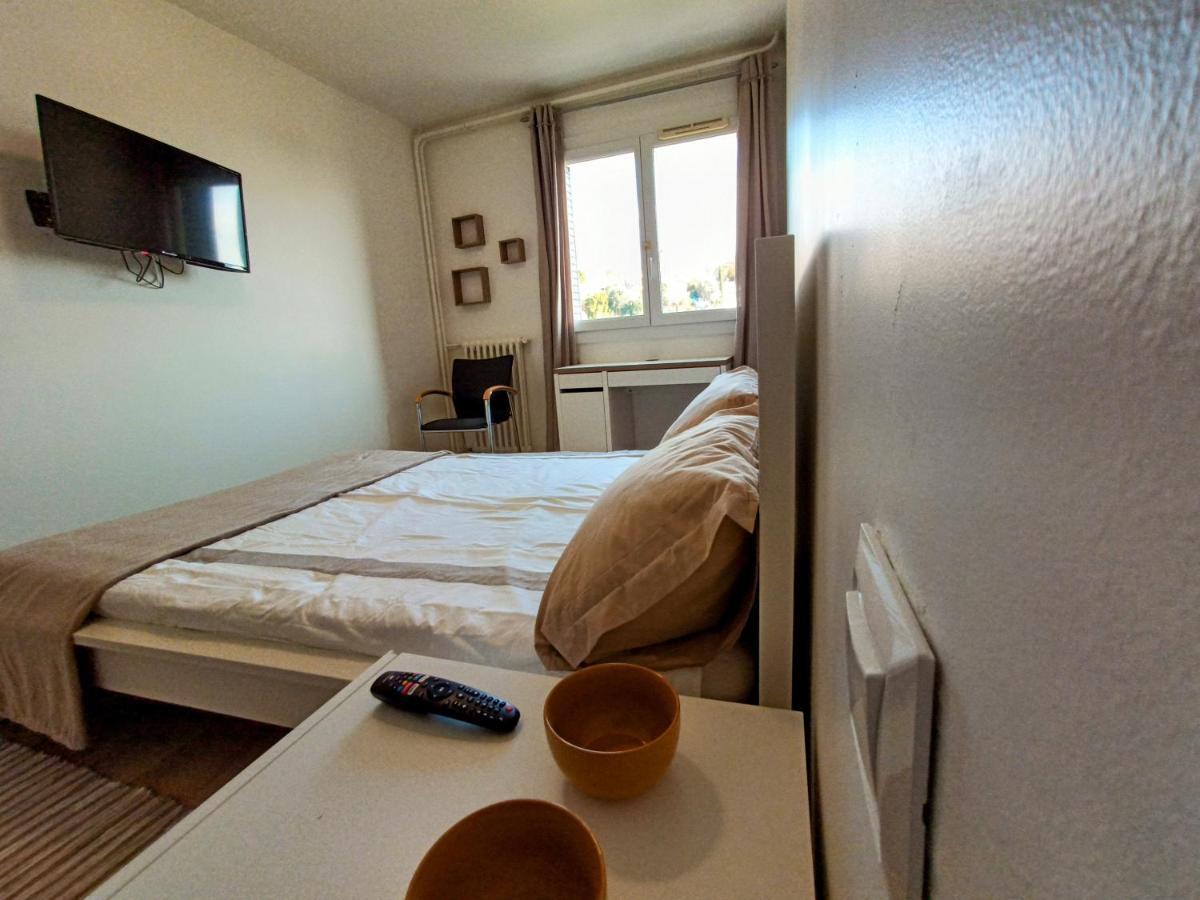 Private Room In Renovated Apartment - Tram 1 Min Walk Nice Exterior photo