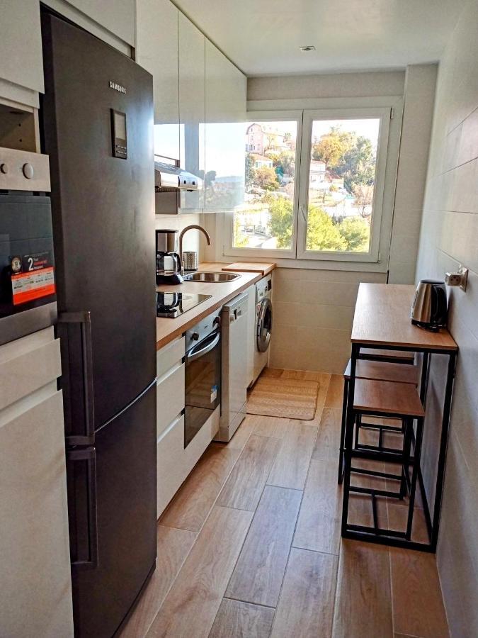 Private Room In Renovated Apartment - Tram 1 Min Walk Nice Exterior photo