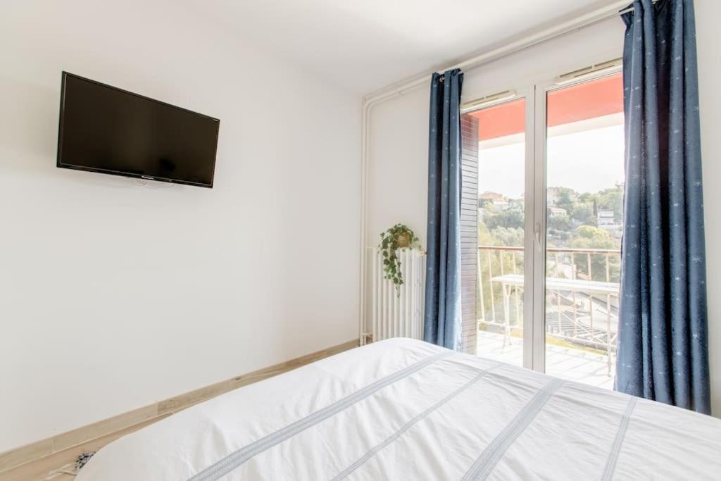 Private Room In Renovated Apartment - Tram 1 Min Walk Nice Exterior photo