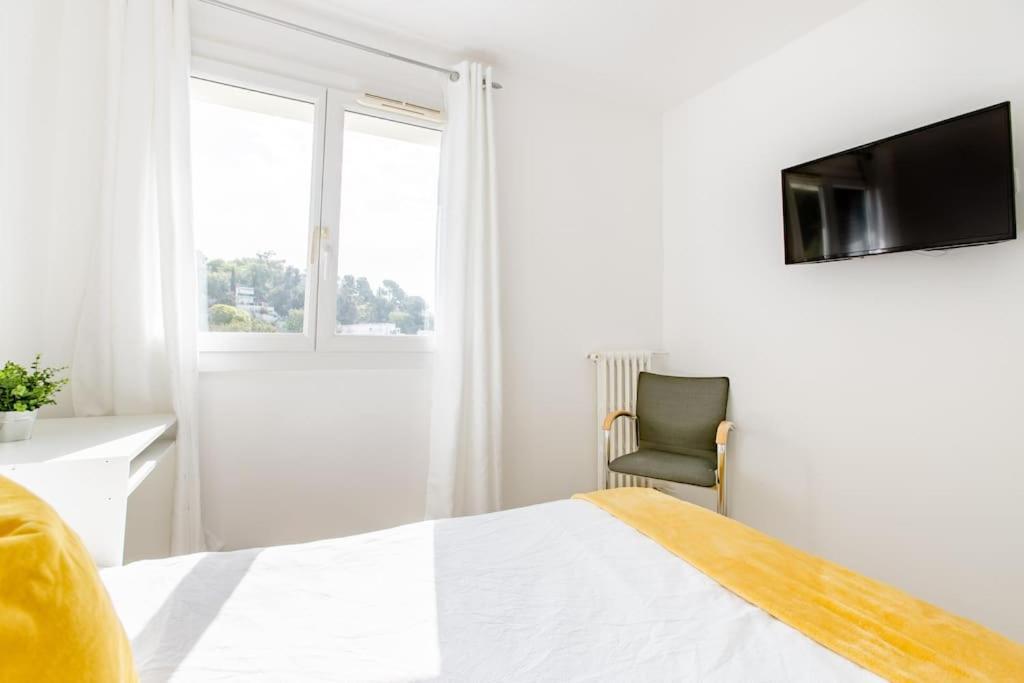 Private Room In Renovated Apartment - Tram 1 Min Walk Nice Exterior photo