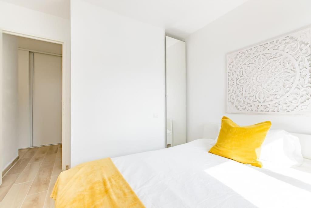 Private Room In Renovated Apartment - Tram 1 Min Walk Nice Exterior photo