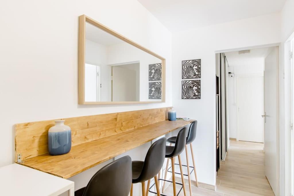 Private Room In Renovated Apartment - Tram 1 Min Walk Nice Exterior photo