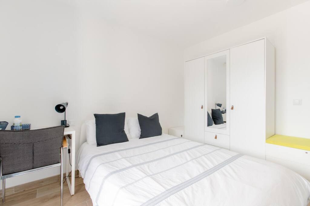Private Room In Renovated Apartment - Tram 1 Min Walk Nice Exterior photo