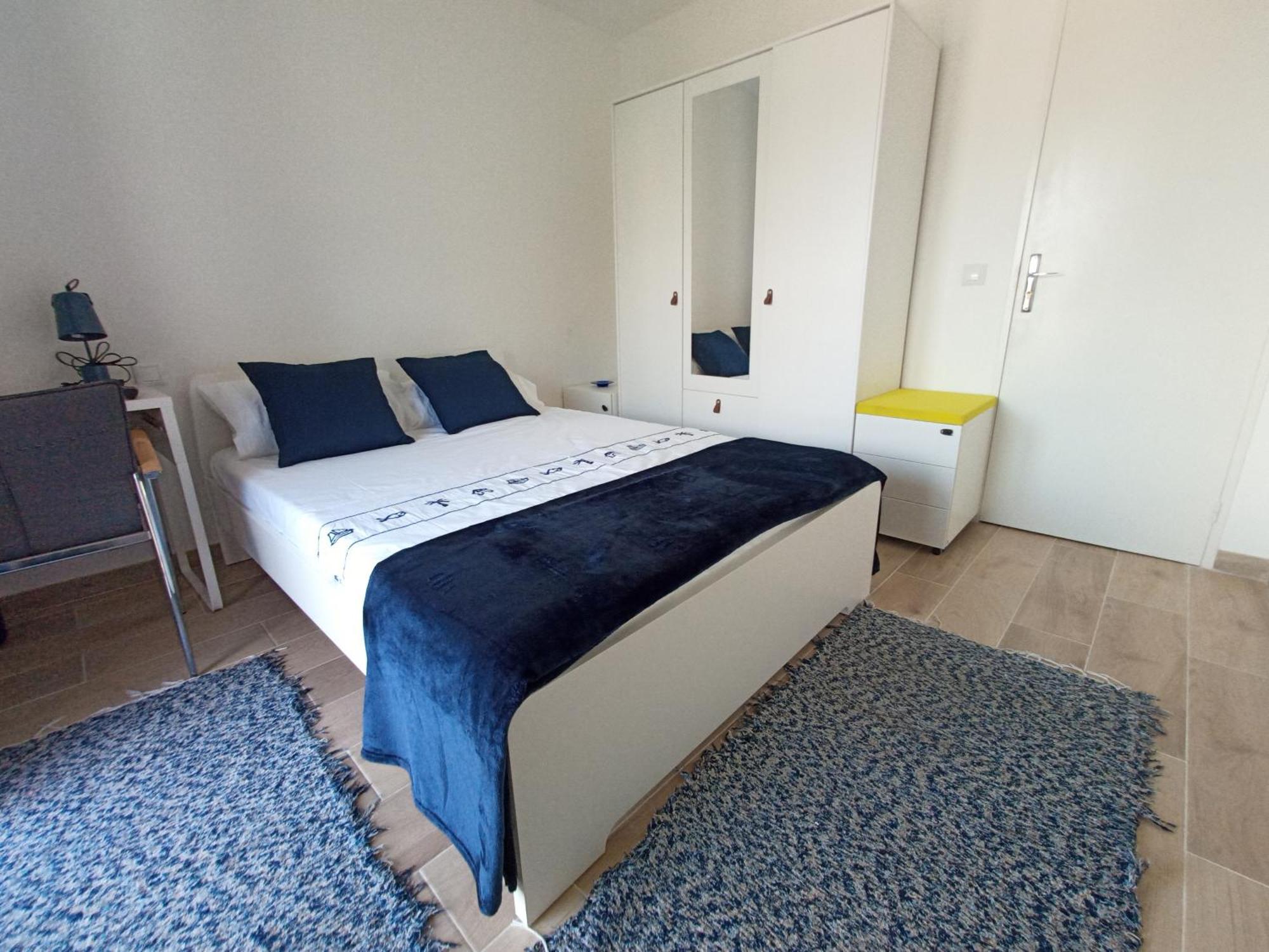 Private Room In Renovated Apartment - Tram 1 Min Walk Nice Room photo